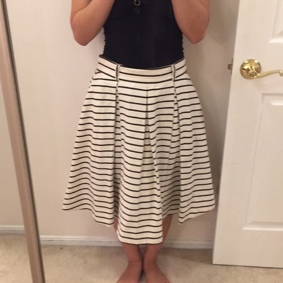 kate spade Dresses & Skirts - Kate spade flare linen/cotton skirt. 10